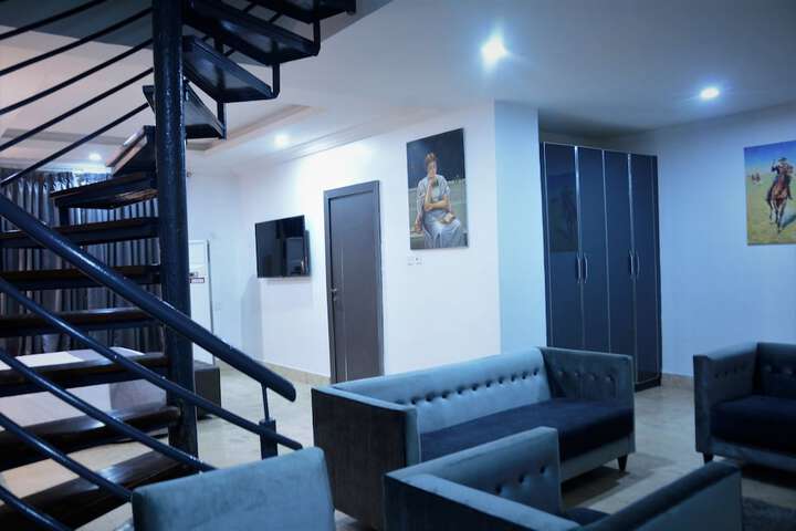 Room 28 of 71