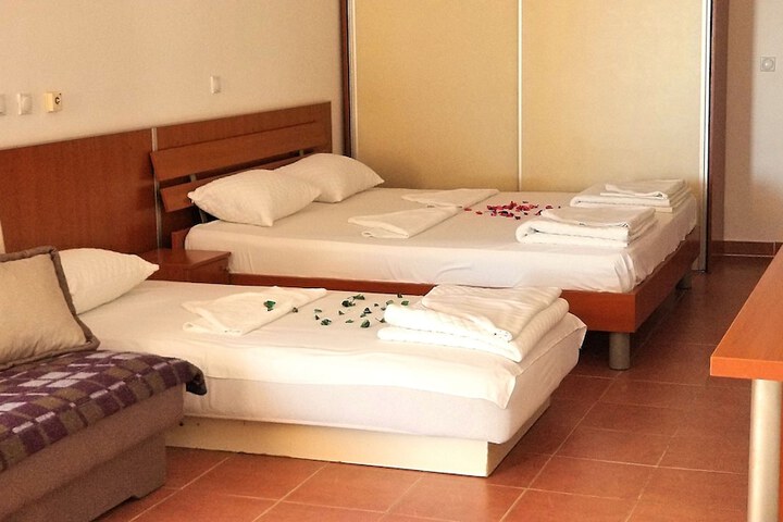 Room 48 of 100