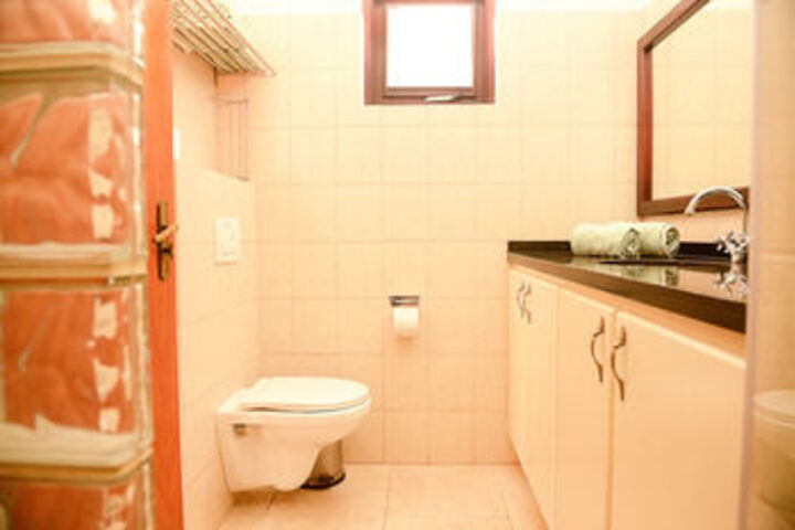 Room 4 of 69