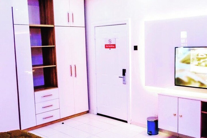 Room 9 of 47