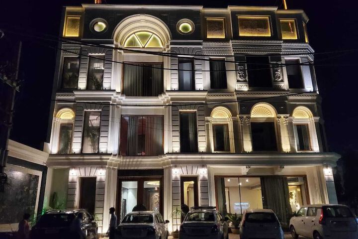 Exterior of The Signate Royale
