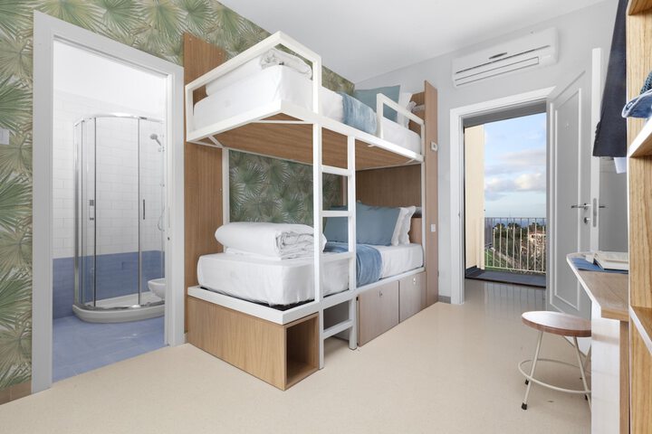 Room 7 of 99