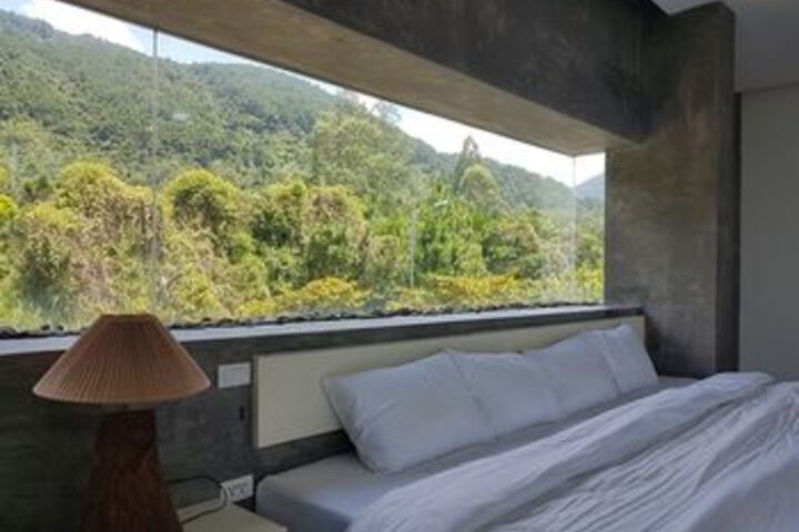 Room 18 of 33