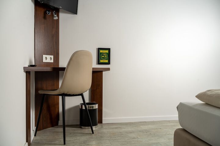 Room 10 of 31
