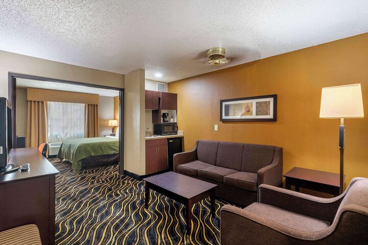 Suite 2 Queen Beds (17 of 26)
