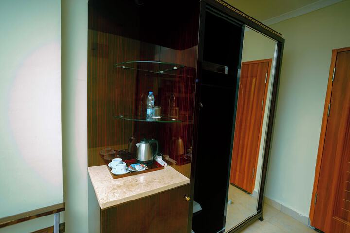 Room 13 of 42