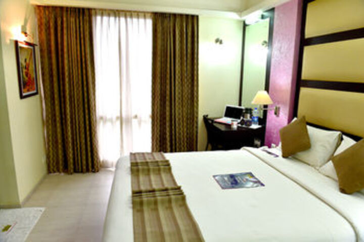 Room 9 of 20