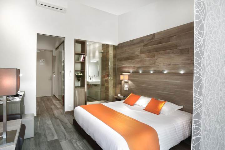 Room 4 of 51