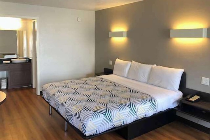 Room 5 of 19
