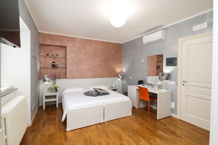 Room 13 of 49