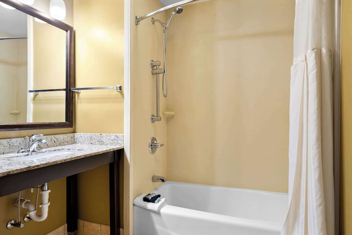 2 Queen Beds Introm Busns High Speed Iron Continental Breakfast (4 of 11)