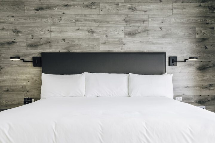 Room 8 of 37