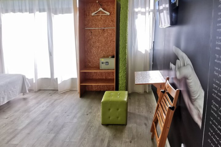 Room 25 of 63