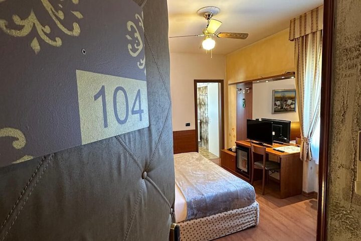 Room 17 of 46