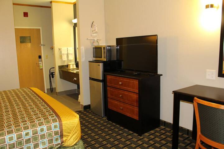 Room 4 of 17