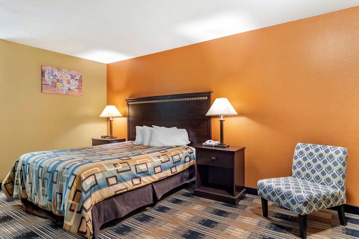 Room 9 of 28