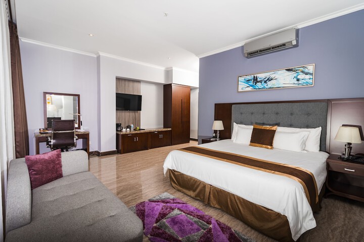 Room 18 of 33