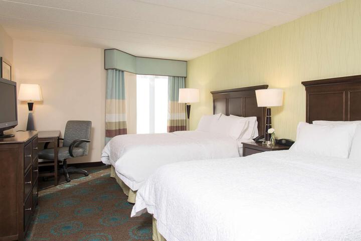 2 Queen Beds (3 of 3)