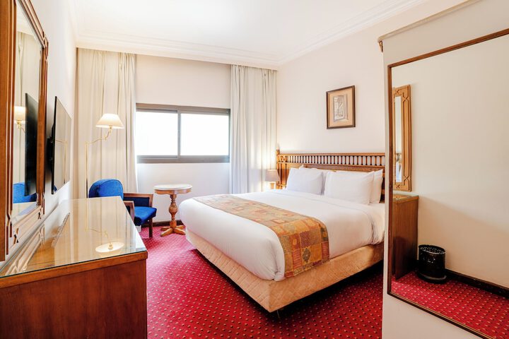 Room 53 of 117