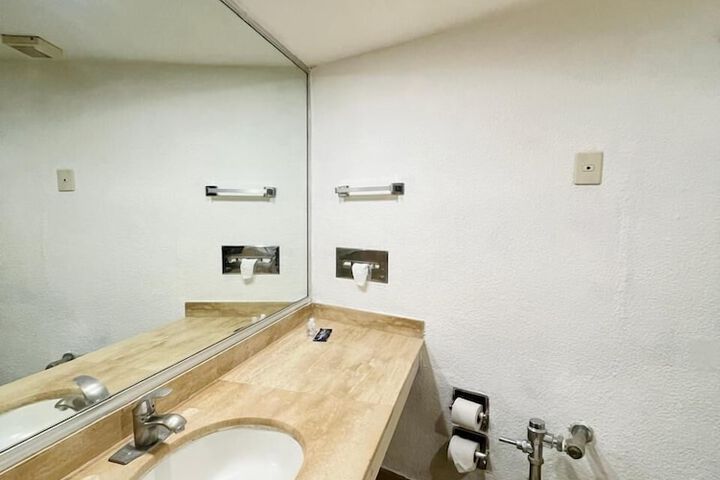 Room 12 of 13