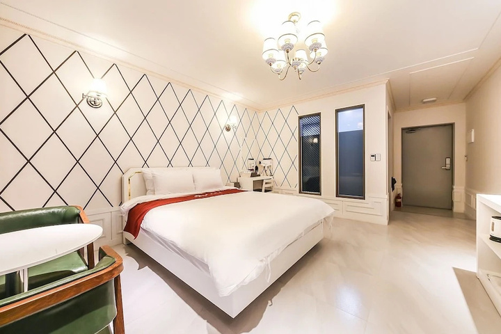 Room 5 of 23