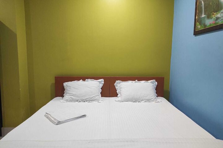 Room 13 of 18