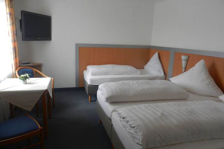Room 9 of 35
