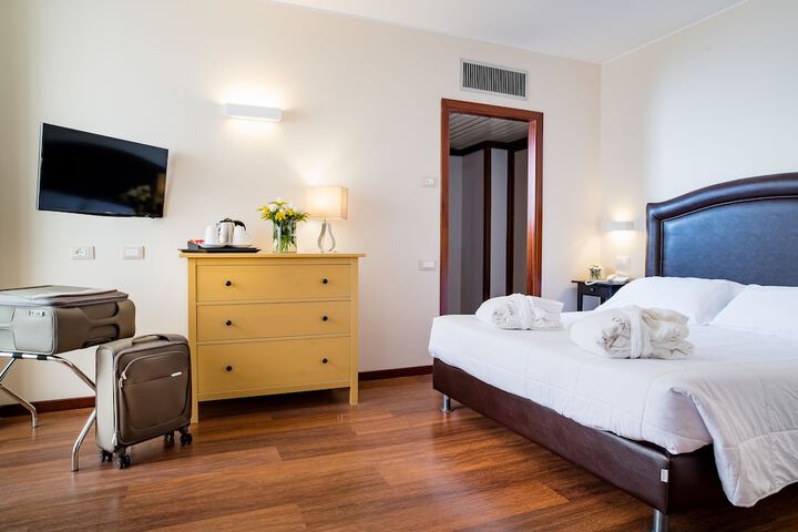 Room 26 of 80