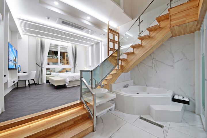 Room 20 of 61
