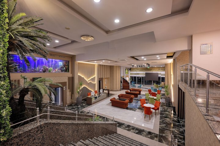 Entrance & Lobby
