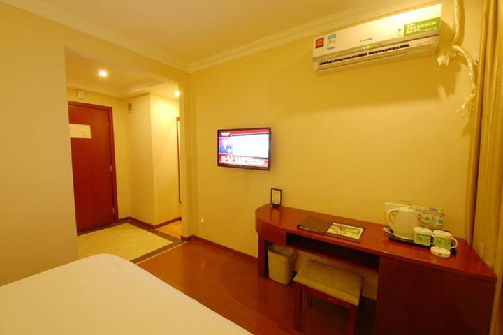 Room 6 of 35