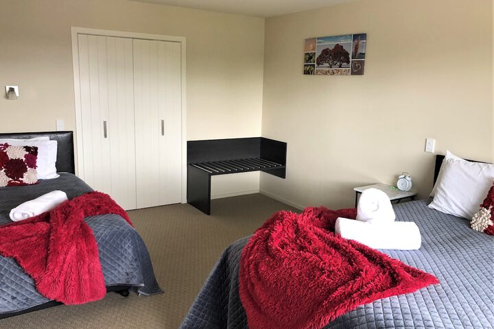 Room 4 of 106