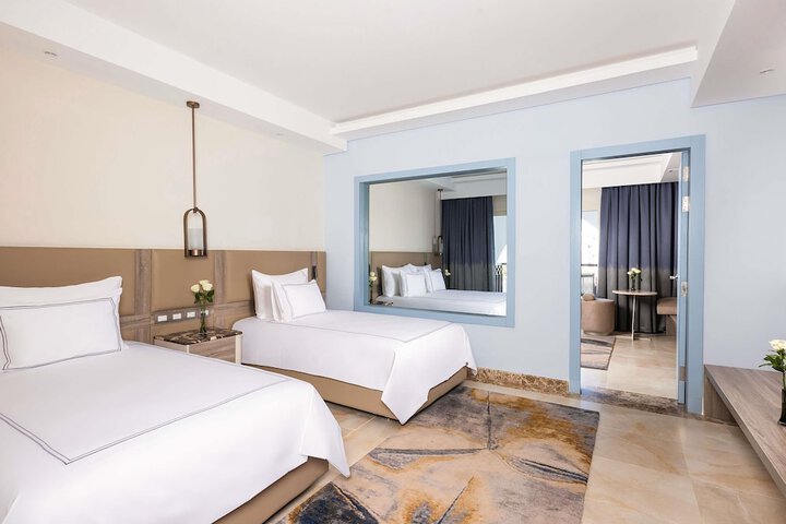 Room 44 of 180