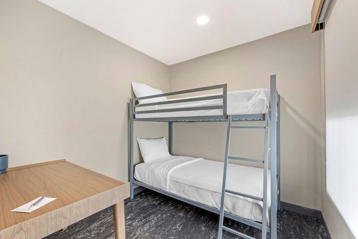 Room 26 of 34