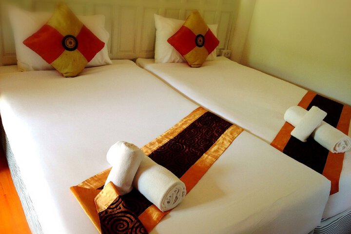 Room 2 of 32