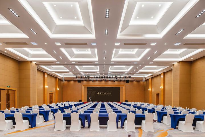 Ballroom/Hall 54 of 82