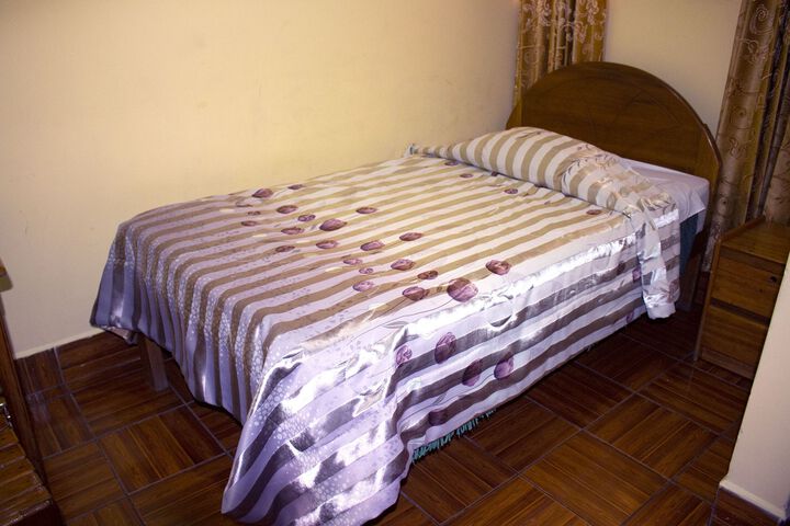 Room 4 of 7