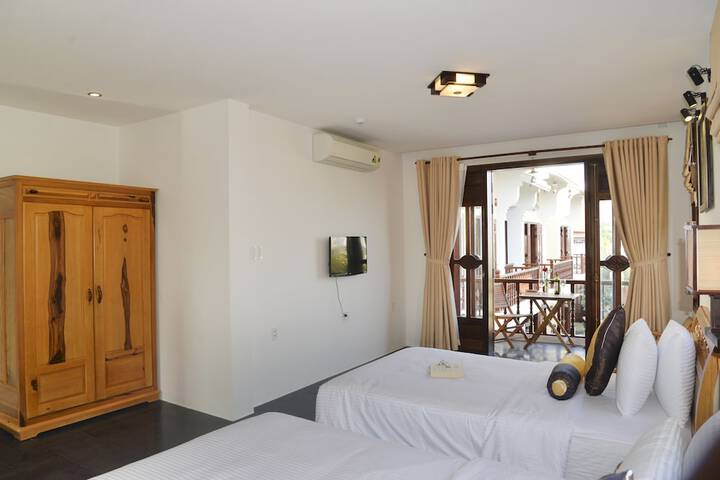 Room 7 of 65