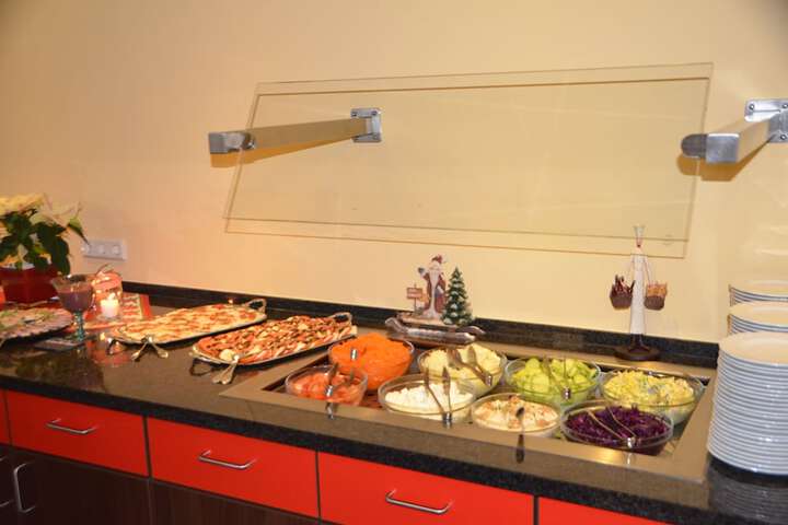 Dining 19 of 22