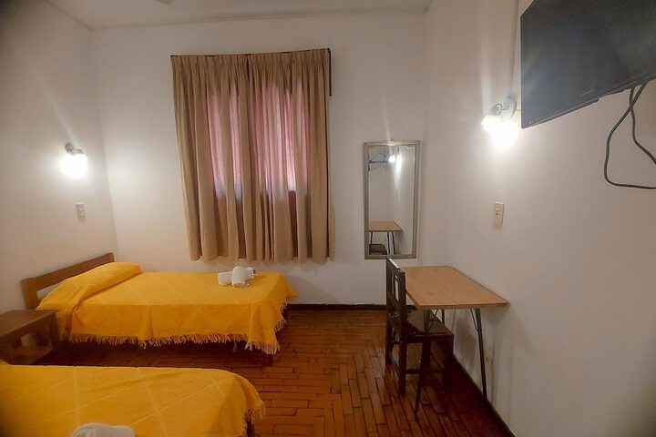Room 16 of 40