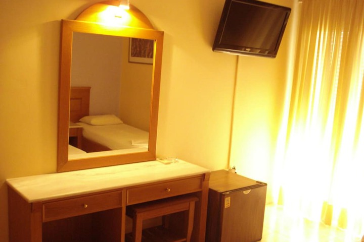 Room 12 of 44