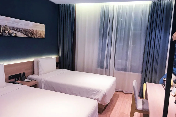 Room 5 of 19