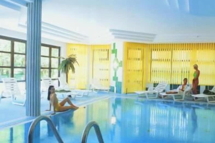 Pool 13 of 38