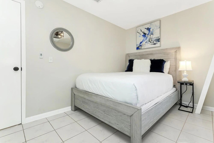 Room 2 of 20