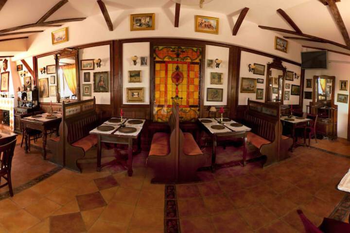 Dining 44 of 53