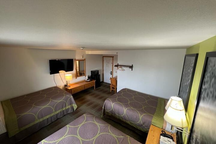Room 12 of 28