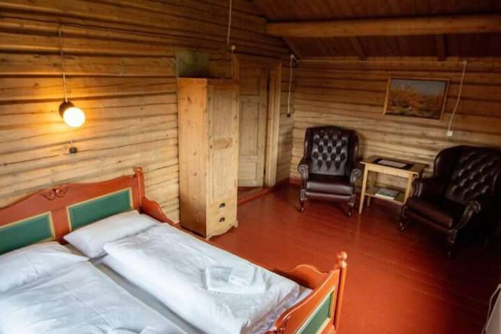 Room 2 of 6