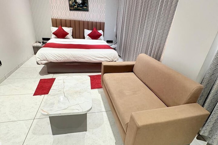 Room 26 of 35