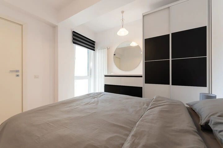 Room 28 of 34