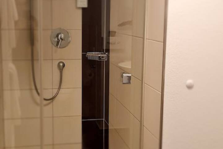 Room 13 of 18